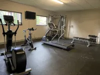 2Br Peaceful Riverside Escape in the Heart of WP. Walk to Town, Free Ski Shuttle - gimnasio