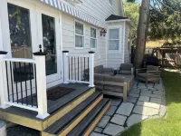 The Reminisce! 5/3, Downtown, Hot Tub, Fenced Yard, Fire Table, Free Parking,Lux