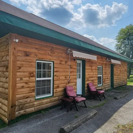 3 bed/2 bath riverside cabin
