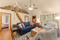 Country Cottage with Modern Amenities - 4-Star