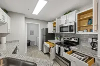 Bright 3Br by  Uga, Near DT and Georgia Museum of Art, Urban Oasis - Condos