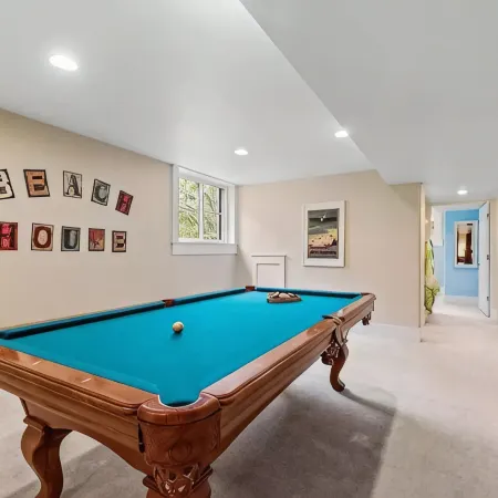 Perfect Retreat for Multi-Generational Families! Sat-Saturday Lakeside Rental.