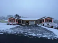 Stylish Cozy Home with Gorgeous Views!