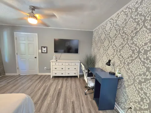 Paul's Apartment - 55in TV, Wi-Fi, kitchenette