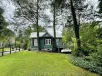 Peaceful Creek View Cottage~Walk to Town & at~Pet Friendly~Relax on the Porch - 4 stjerner