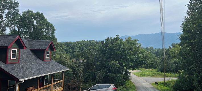 New Built cozy cabin Peaceful Side, Townsend, TN, Laurel Valley,  no steep roads Hotels in Blount County
