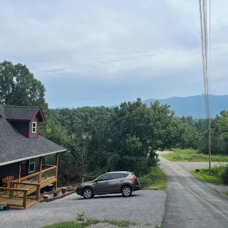 New Built cozy cabin Peaceful Side, Townsend, TN, Laurel Valley,  no steep roads