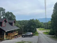 New Built cozy cabin Peaceful Side, Townsend, TN, Laurel Valley,  no steep roads