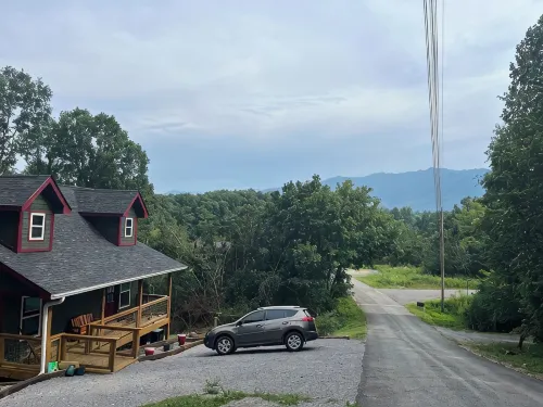 New Built cozy cabin Peaceful Side, Townsend, TN, Laurel Valley,  no steep roads - Chalets