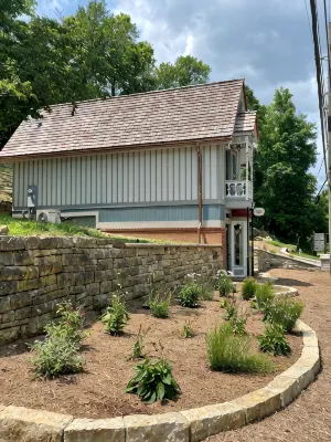 HIstoric Tiny House - Down on Main Street! - 4-Star