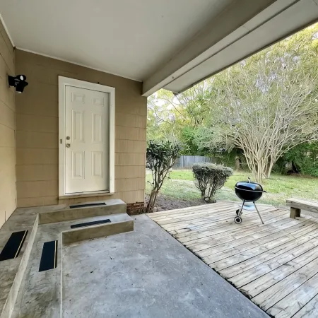NEW! Beautifully Renovated, 3bd that has it all!