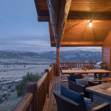 Stunning Cabin w/ Huge Deck & Amazing River Valley Views - WIFI
