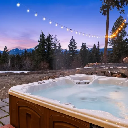 Huge game room, Hot tub, Sleeps 16+ with Bonus loft, ATV Snowmobile Trails