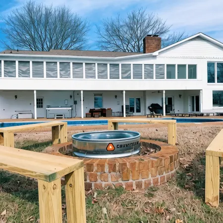Lake estate on Old Hickory with pool and hot tub, convenient to Nashville