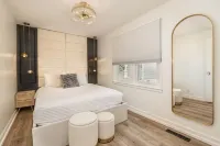 Cream City Lounge Parking AC Patio Pets Sleeps 11 - บังกะโล
