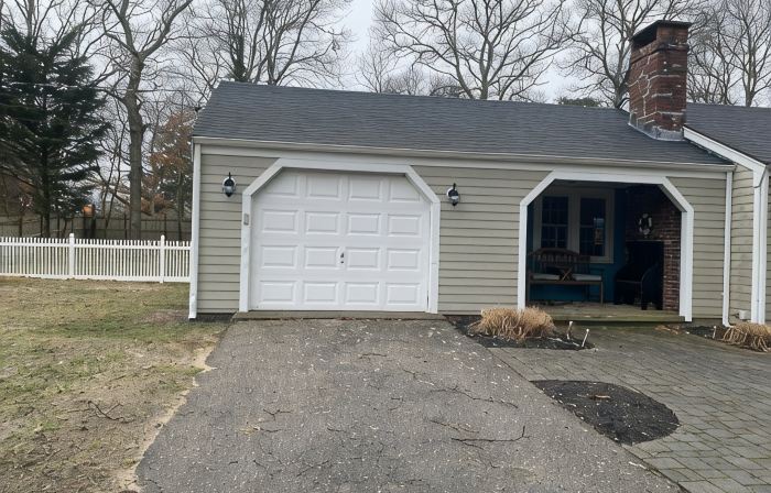 Family - friendly home 1.5 miles to Craigville Beach (Beach pass Inc