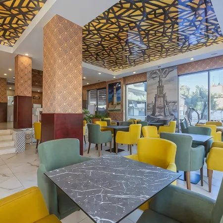 Hotel Pharos