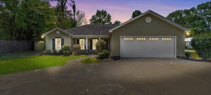 Home in the heart of Enterprise Hotels in Coffee County