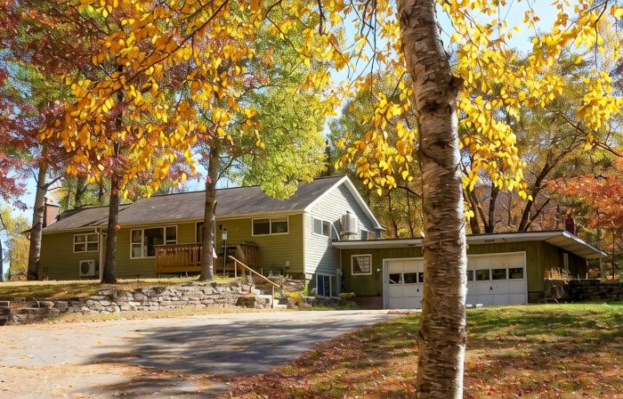 2500 SF Remodeled Cottage on a Quiet Lake in the Woods