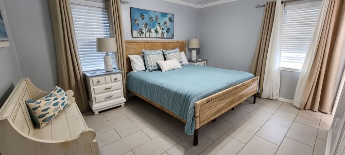 Beautiful Beach Home- 3 min walk to beach-Boat dock in back yard & private pool Hotels in Perdido Key