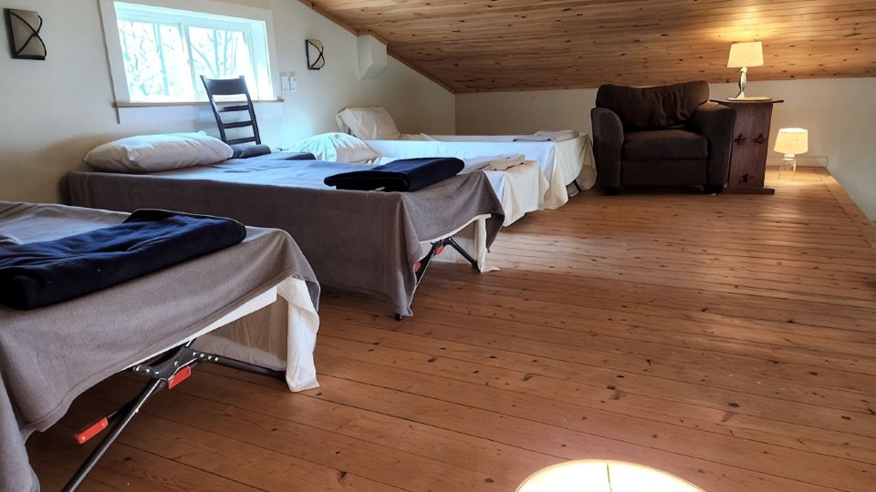 Golden Cottage with Access to Cities/Mountains/Lakes/Cafes!
