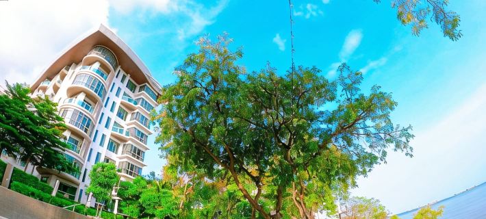 Beachfront accommodation in Sriracha with a private beach Hotels in Si Racha