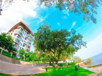 Beachfront accommodation in Sriracha with a private beach - 2-Star
