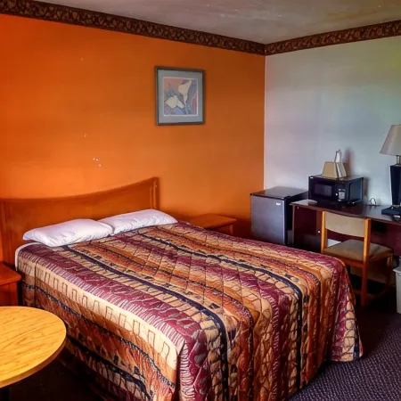 Nassau Holiday Motel
