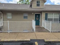 Romantic Summer Getaway for Two!! Easy Walk-in 1Bd 1BA Condo... No Steps!!!