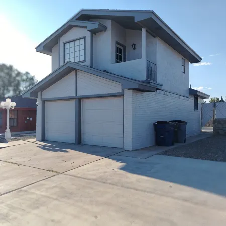 3-bedroom Modern House, recently renovated and upgraded with smart lighting