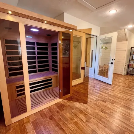 Gorgeous Lakeside Barnhouse + Sauna!