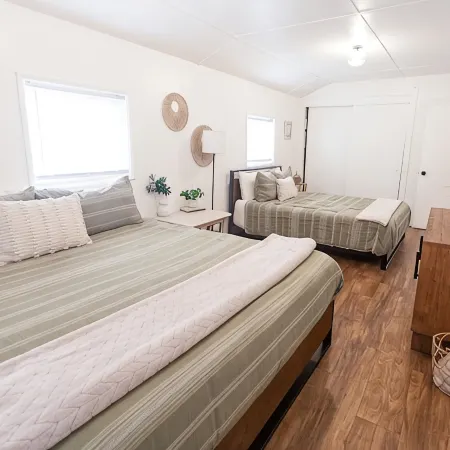 Cozy Guesthouse Close to Parks, 20 min to U of O , 8 min to Airport