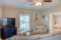 Charming 1-BR pet friendly house in Lockhart. Short stroll to the best BBQ spots