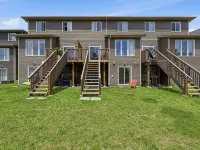 Modern Niagara Retreat 3Br Home Near Falls & Brock Hotels in Thorold