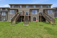 Modern Niagara Retreat 3Br Home Near Falls & Brock