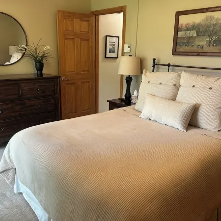 Newly Renovated Very Clean 2 Bedroom 2 Bath Condo Close to Skiing and Village