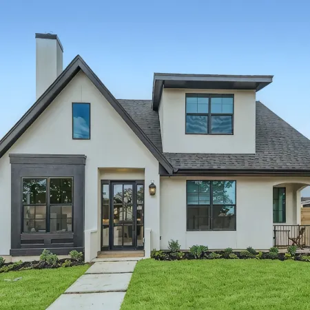 Stunning home with pool, walking distance to the square