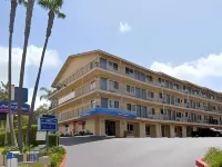 Howard Johnson by Wyndham San Diego Hotel Circle Hotels in San Diego