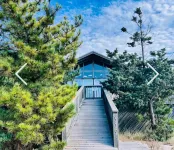 2-bedroom designer bungalow with Hot Tub, 1GB FiOS, AC, steps from the beach - Wi-Fi