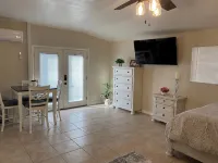 Feel like in home in this beautiful guest casita with mountains views. - Hytter