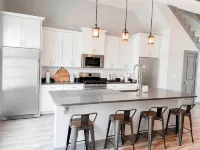2 bedroom 2 bath Modern Luxury Townhome near Marshwalk