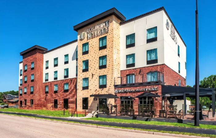 Cobblestone Hotel & Suites Appleton International Airport