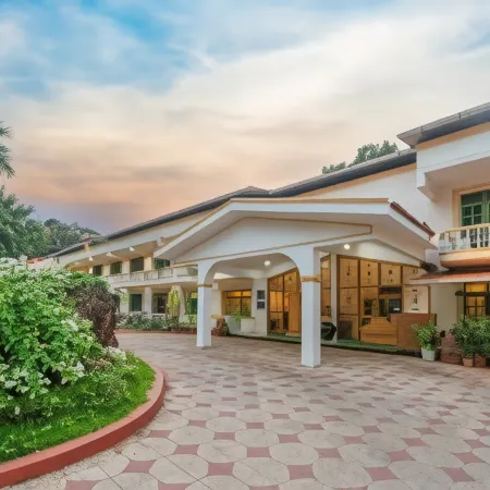 Bambolim Beach Resort Отели рядом с достопримечательностью «Университет Гоа»
