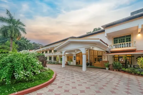 Bambolim Beach Resort - Pet Friendly