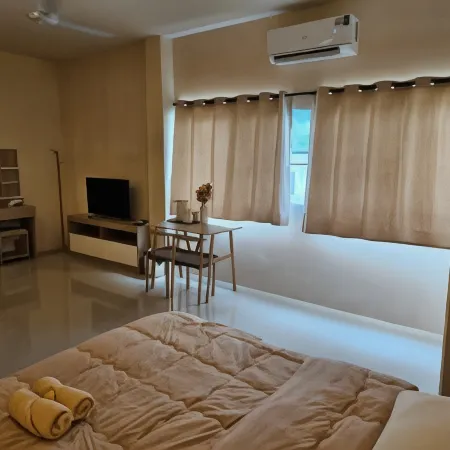 Skypearl Guesthouse & Café