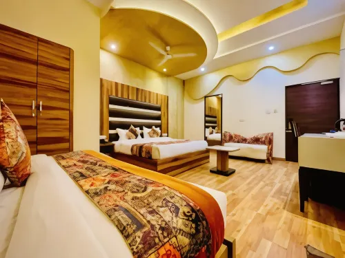 Sallow Royal Suites by Dew Drop - สระว่ายน้ำบนดาดฟ้า