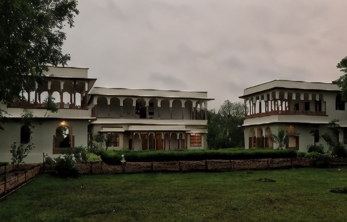 Shahpura Abhaneri Resort
