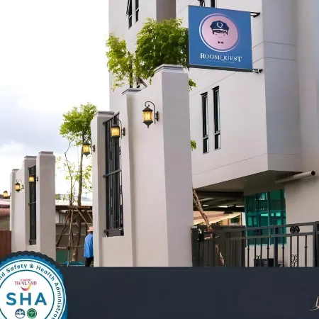 RQ Bangkok Sukhumvit 107 by Collection O