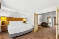 Quality Inn & Suites Airport North - Stone Oak - Parking