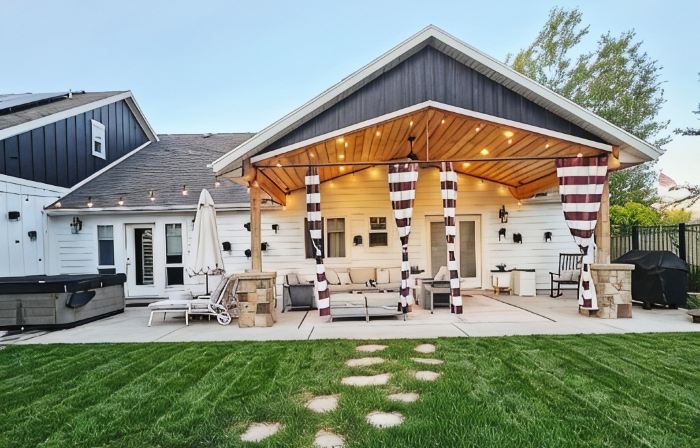 Luxury Retreat-Gourmet Kitchen, Playhouse, Hot Tub, & Steam Shower